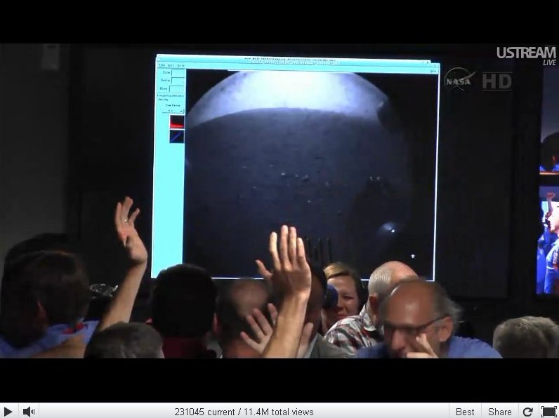 Кьюриосити» совершил посадку на Марс, первые снимки